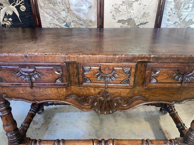 17th century Spanish table in chestnut