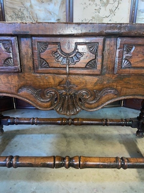 17th century Spanish table in chestnut
