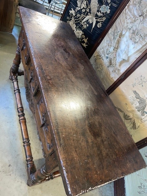 17th century Spanish table in chestnut