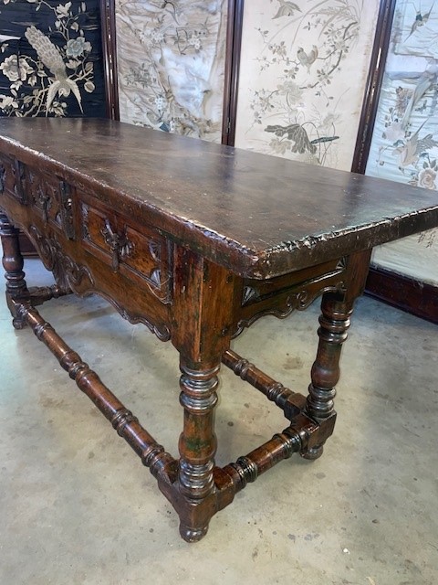 17th century Spanish table in chestnut