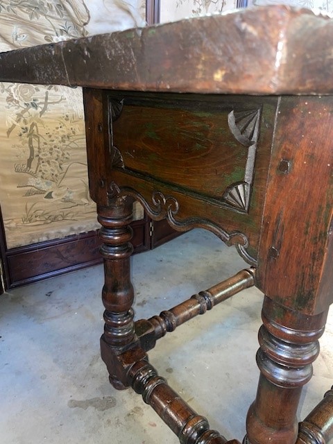 17th century Spanish table in chestnut