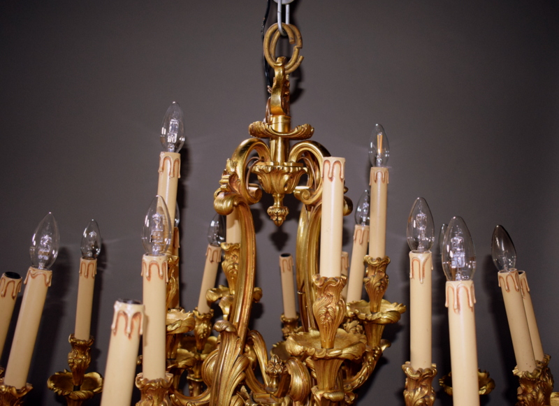 20 lights gilt bronze chandelier