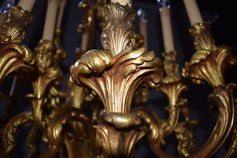 20 lights gilt bronze chandelier