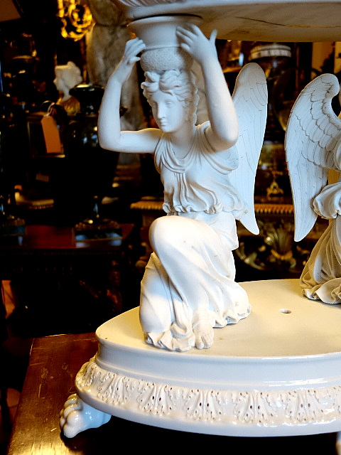 A Paris porcelain centre piece