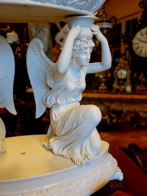 A Paris porcelain centre piece
