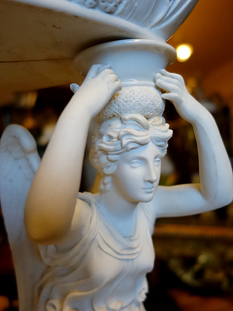 A Paris porcelain centre piece