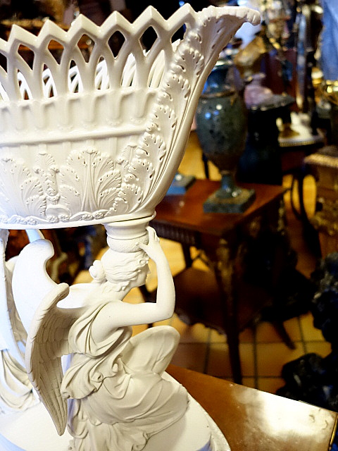 A Paris porcelain centre piece