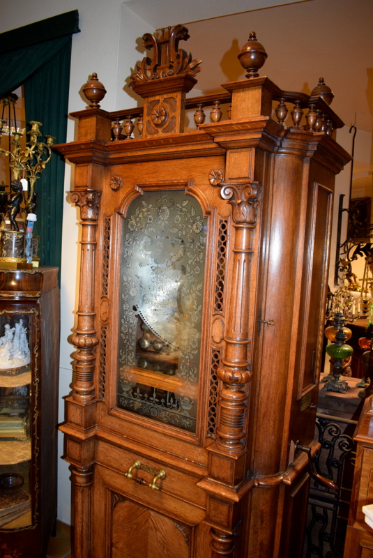 Coin-operated symphonion-orchestrion with 12 bells 