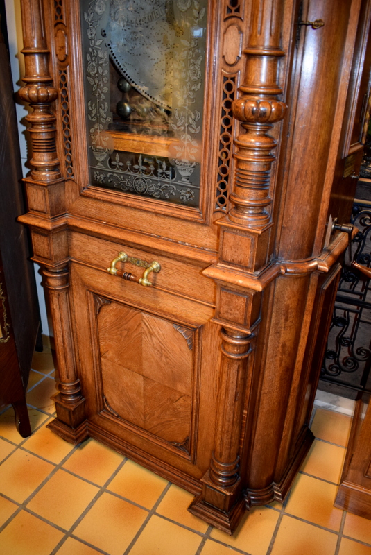 Coin-operated symphonion-orchestrion with 12 bells 