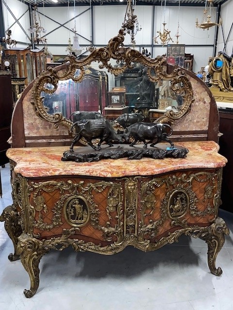 Commode Médaillier