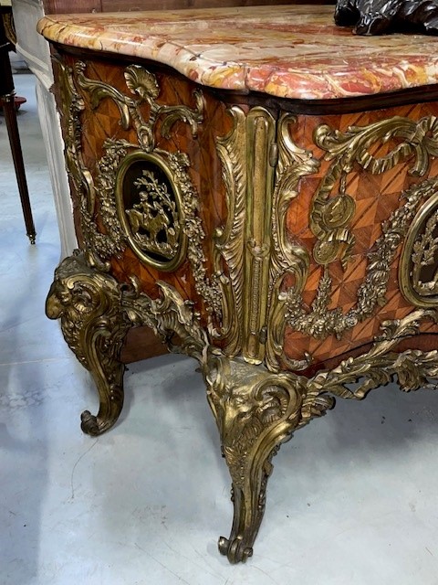 Commode Médaillier