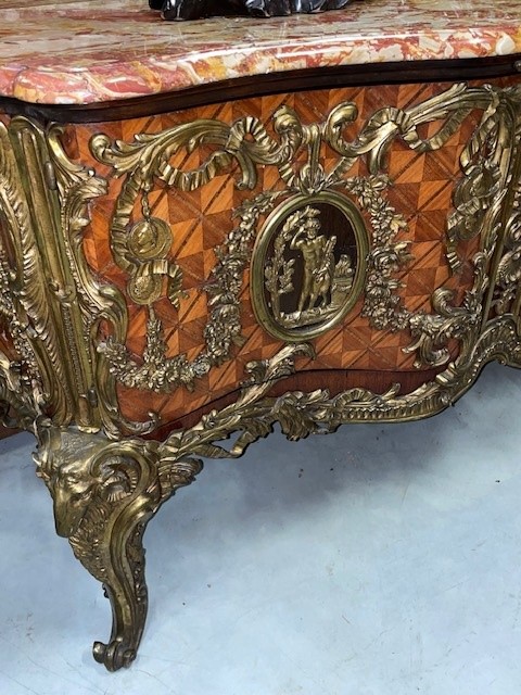 Commode Médaillier