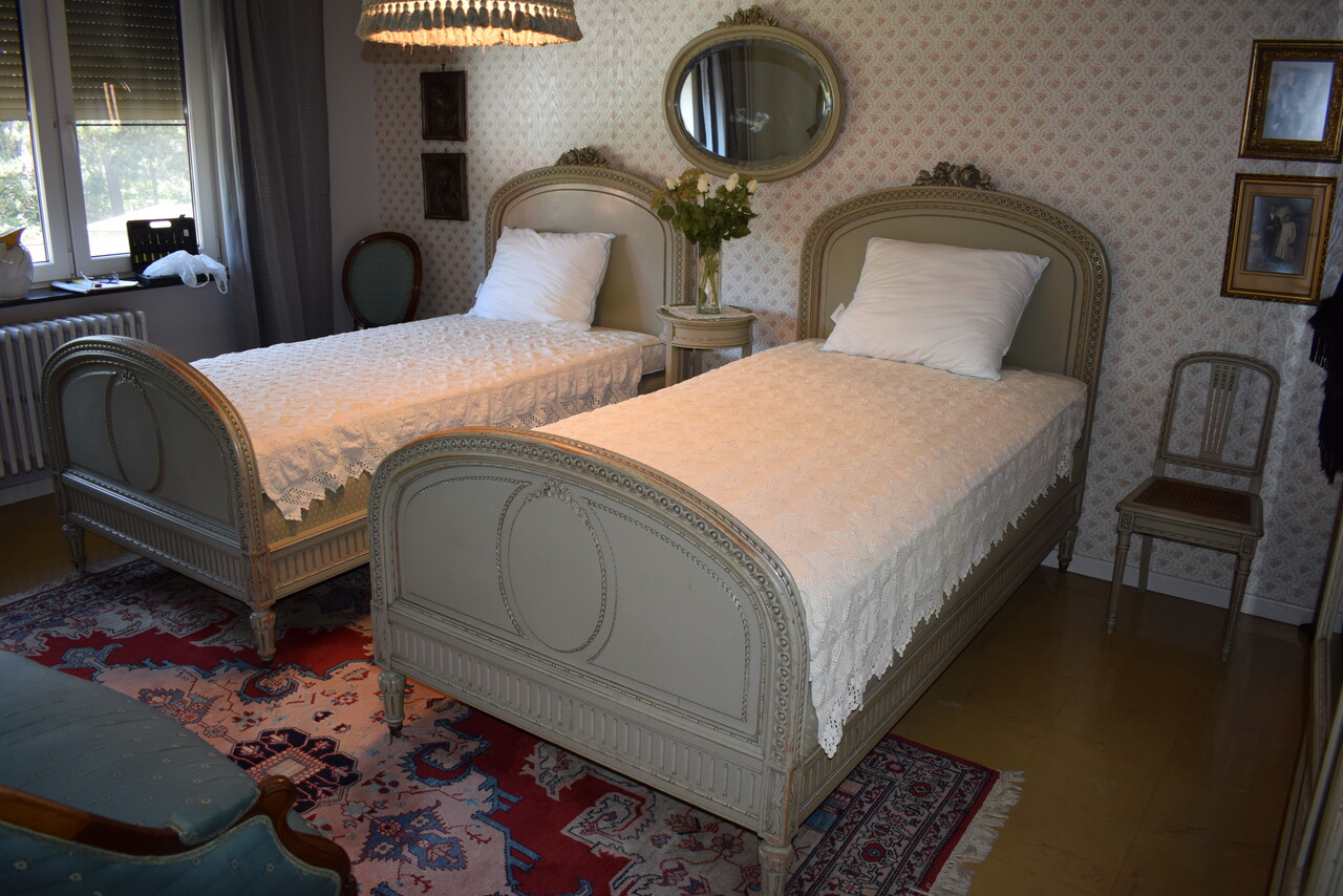 Exceptional French Louis XVI style bedroom suite