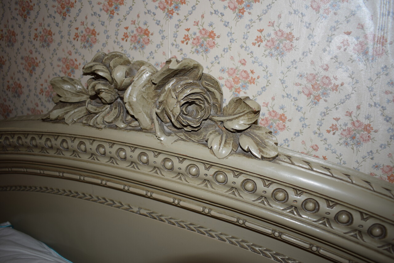 Exceptional French Louis XVI style bedroom suite