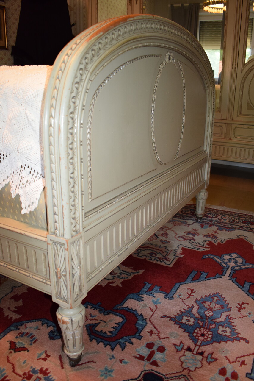 Exceptional French Louis XVI style bedroom suite