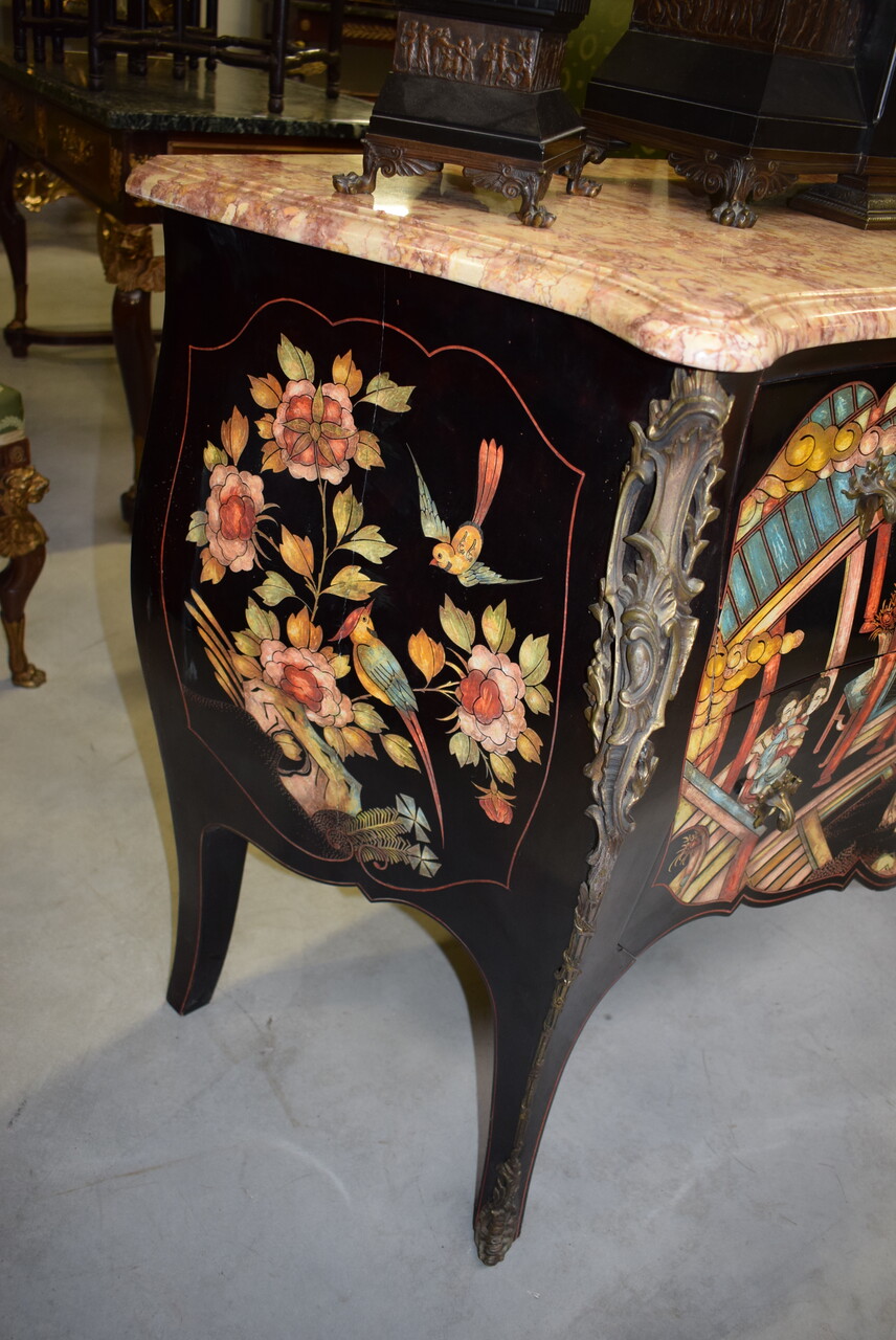 Louis XV commode with Chinese lacquer 