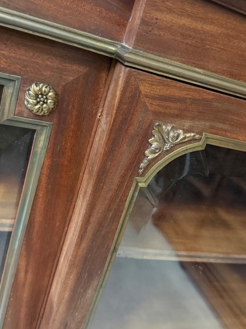 Pair of display cabinets - bookcases made in the Louis XVI stijle