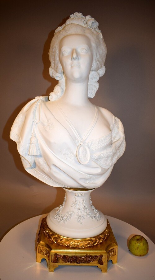 Palatial size bust of Marie-Antoinette