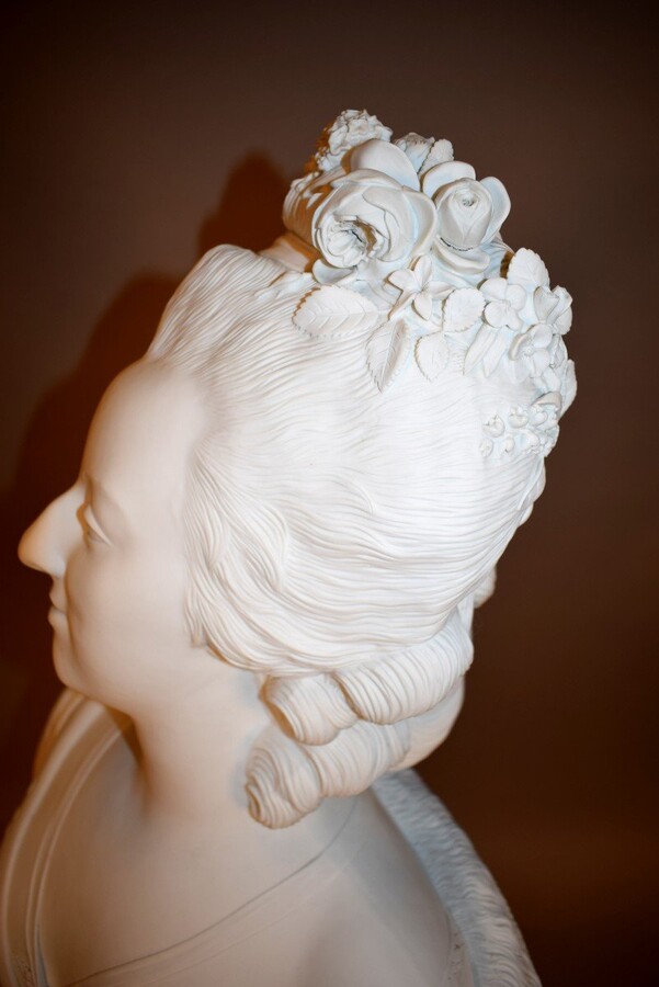 Palatial size bust of Marie-Antoinette