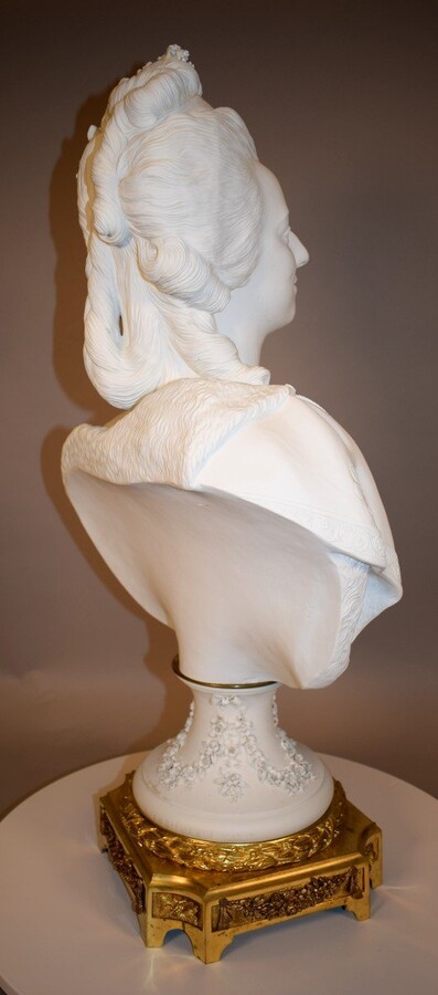 Palatial size bust of Marie-Antoinette