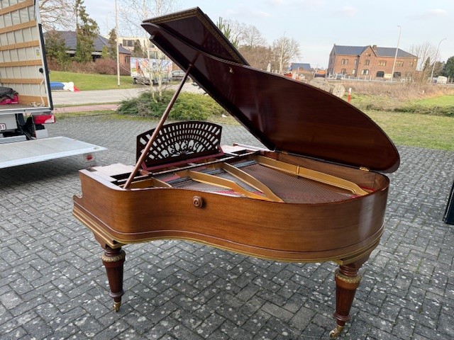 Piano à queue by Pleyel & Dumontier 