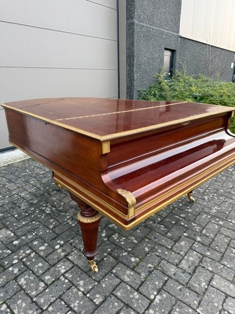 Piano à queue by Pleyel & Dumontier 