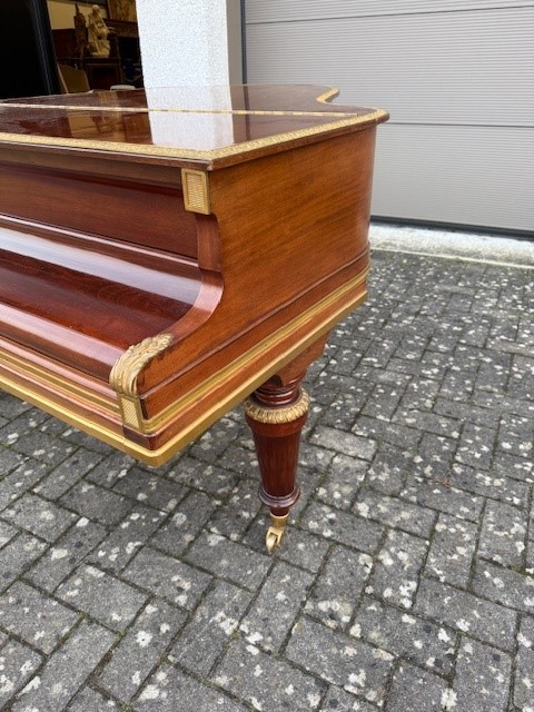 Piano à queue by Pleyel & Dumontier 