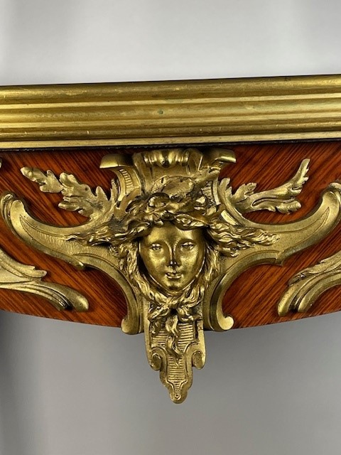 Thea table by François Linke