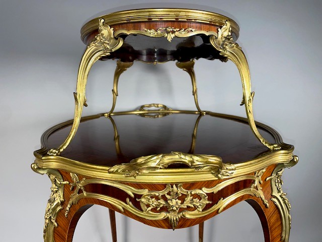 Thea table by François Linke
