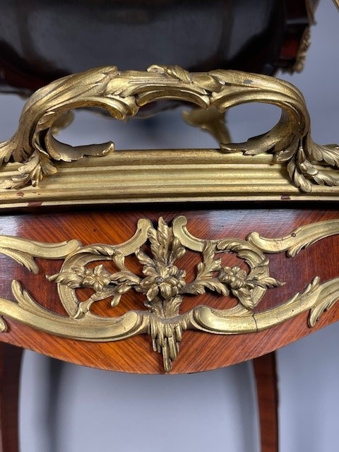 Thea table by François Linke