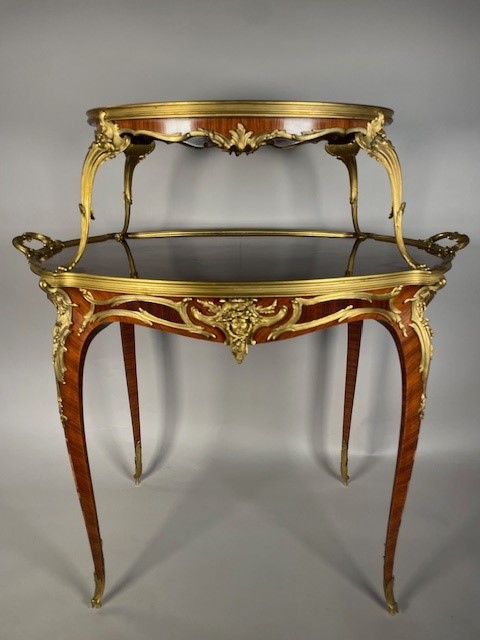 Thea table by François Linke