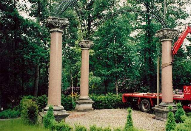 Three monumental columns in granit and belgian blue stone 