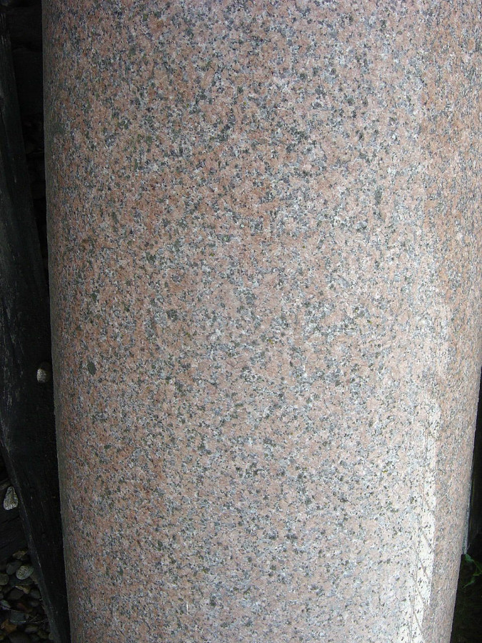 Three monumental columns in granit and belgian blue stone 