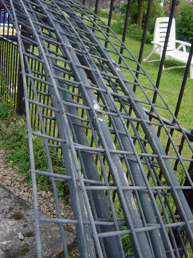 Three monumental columns in granit and belgian blue stone 