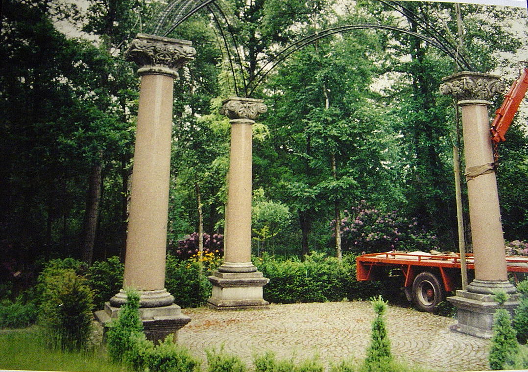 Three monumental columns in granit and belgian blue stone 