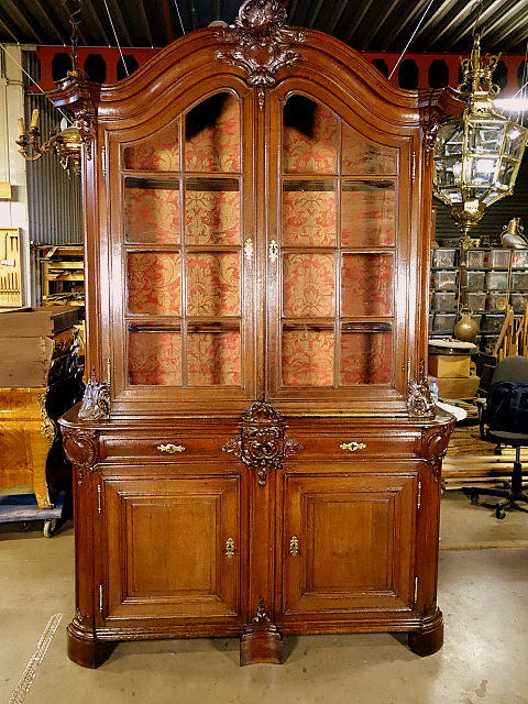 Vitrine Antique Oakwood 18th Century Louis XV period