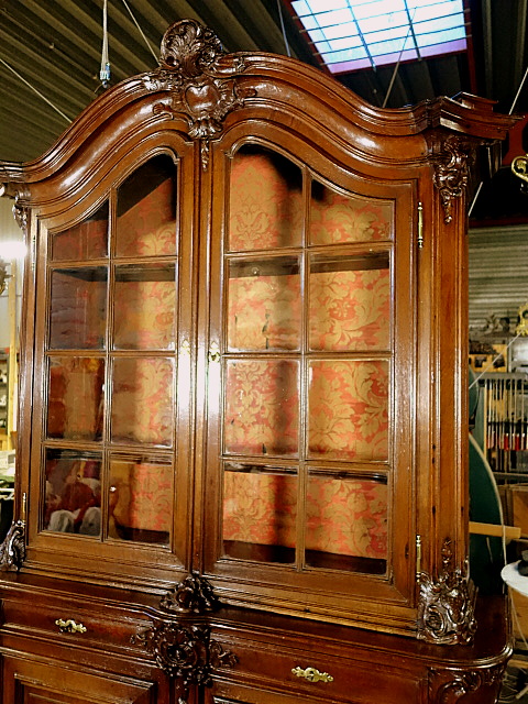 Vitrine Antique Oakwood 18th Century Louis XV period