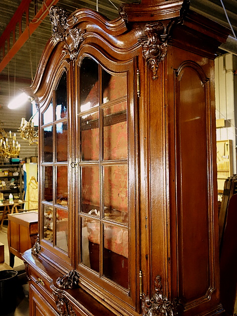 Vitrine Antique Oakwood 18th Century Louis XV period